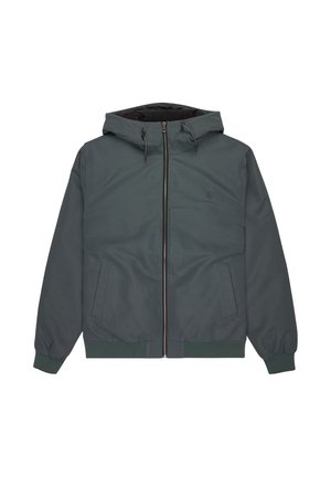 Donkergroen hooded jack met een rits aan de voorkant, elastische manchetten en tailleband, twee voorzakken en een logo op de borst. Soepele textuur.