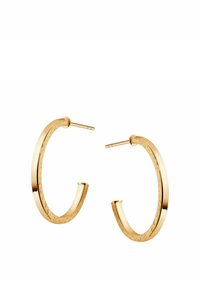 Kolczyki w kształcie kół wykonane z metalu w odcieniach złota, z fakturowaną powierzchnią, gładką, wypolerowaną wewnętrzną krawędzią oraz z zapięciem na szpilkę.