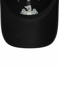 Zwarte baseballcap met een gebogen klep, gemaakt van textuurstof. Voorzien van geborduurde accenten op de binnenvoering.