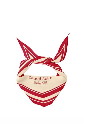 Écharpe triangulaire rouge et crème avec des rayures en chevrons et le texte "Côte-d'Azur Sailing Club", nouée en haut.
