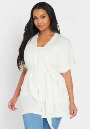 Witte, lichtgewicht cardigan met korte mouwen, een strikceintuur en een zachte textuur. Kenmerken zijn een diepe V-hals en een open ontwerp aan de voorkant.