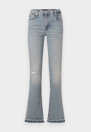 Jeans evazați de culoare albastru deschis, cu un genunchi distrus, cinci buzunare și o margine desfăcută. Fabricate din material denim, având un talie la înălțimea medie.