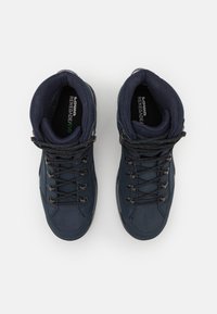 Marine hikingboots met een glad leren buitenkant, ademend mesh-voeringen, ronde veters en versterkte oogjes voor een veilige pasvorm.