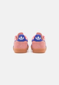 adidas Originals GAZELLE KIDS - Sapatilhas - semi pink spark/lucid blue
