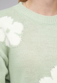 Cloud 5ive CREWNECK WITH FLOWERS - Svetrík - mint white