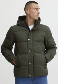 Green puffer jacket with quilted pattern, hood, and snap buttons. Made from a textured fabric with side pockets and a logo accent.