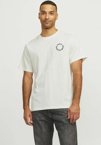 R.D.D. ROYAL DENIM DIVISION RUNDHALS - Marškinėliai su spaudiniu - egret