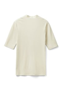 Beige t-shirt med kort ärm och rund ringning, tillverkad av mjukt tyg. Har en rak nederkant och minimala sömmar.