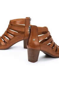 Pikolinos ALMENARA - Sandalias - light brown
