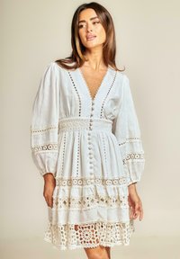 Alma en Pena Vestido camisero - blanco