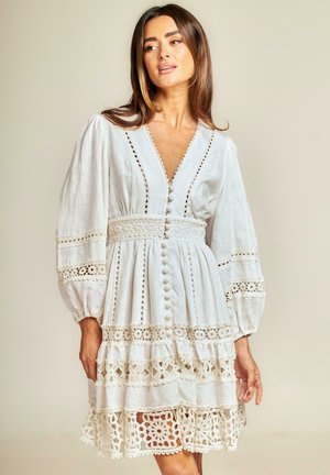 Alma en Pena Vestido camisero - blanco