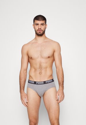 Graue Baumwollslips mit einem schwarzen Puma-Logo-Bund. Das Design ist eng anliegend, mit einer glatten Textur und einer klassischen Slip-Form.