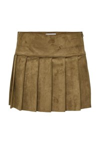 Jupe plissée marron en matériau doux semblable au daim, avec une ceinture lisse et des plis de même longueur autour de l'ourlet.