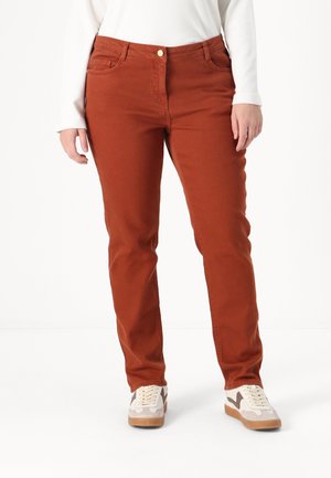 ZURLO - Jeans slim fit - terracotta