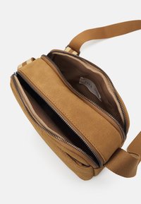 Pier One UNISEX - Skulderveske - brown