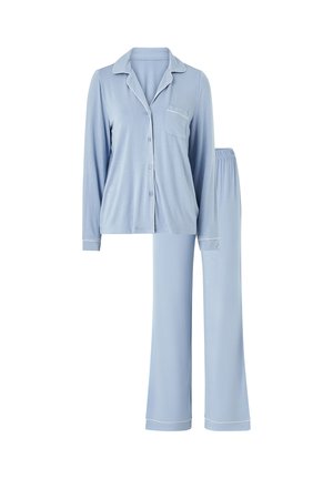 Hellblaues langärmeliges Pyjama-Oberteil mit Knopfleiste, Kragen und Brusttasche, kombiniert mit passenden lockeren Pyjamahosen.