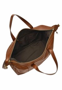 Sac fourre-tout en cuir marron avec double anses, fermeture éclair et un intérieur spacieux en tissu foncé. Présente des accents matériels minimalistes.