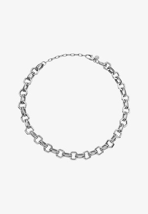 Collar de cadena de plata con eslabones hexagonales entrelazados, un acabado pulido y un cierre de gancho seguro.