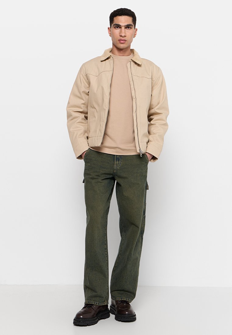REGULAR FIT
