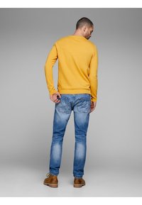 Jack & Jones JJEBASIC CREW NECK NOOS - Strickpullover - yellow