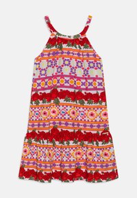 Sukienka bez rękawów w kwiatowy wzór z falbaną na dole, ozdobiona czerwonymi różami oraz geometrycznymi wzorami w kolorze różowym, fioletowym, żółtym i białym. Wykonana z bawełny.