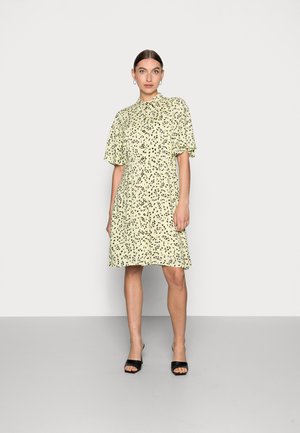 Selected UMA SHORT DRESS - Φόρεμα πουκάμισο - young wheat