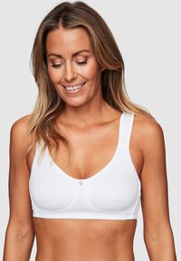 Vit bh med blommönster, tillverkad av mjukt tyg, med breda band, V-ringning och en liten dekorativ knapp i mitten fram.