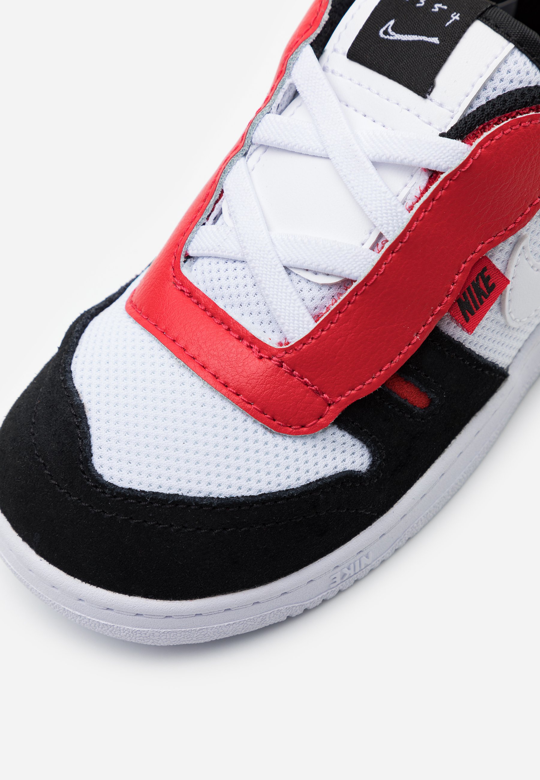 Nike Sportswear SQUASH TYPE - Sneakers laag - white/black/university  red/wit - Zalando.nl