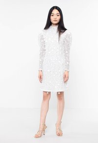 YAS Petite YASBEATE LS DRESS - CELEB - Oblečenie na špeciálnu príležitosť - star white
