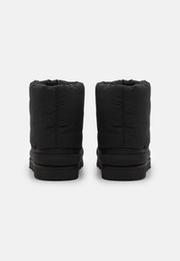 UGG CLASSIC MAXI SHORT UNISEX - Botas para la nieve - black