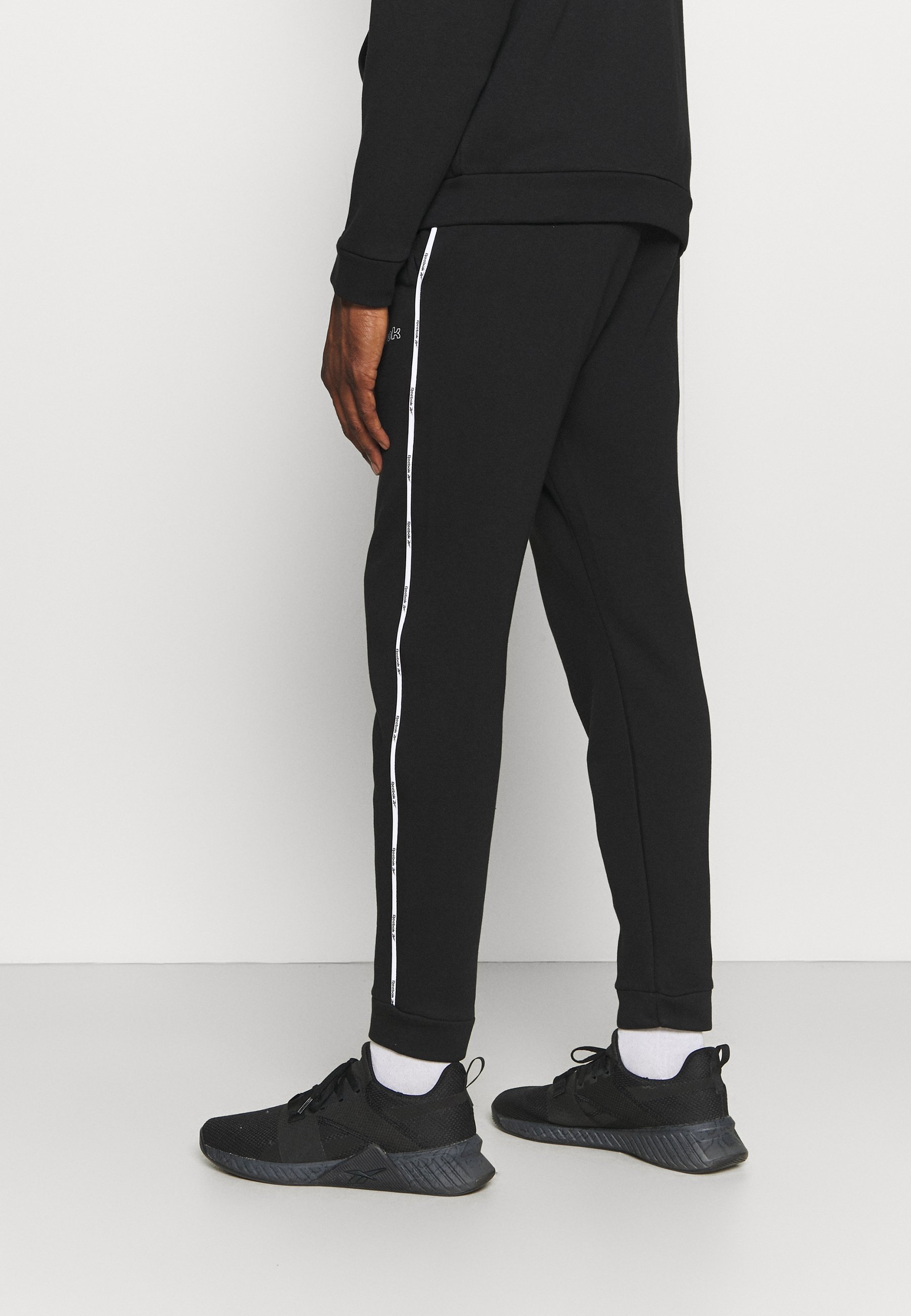 Reebok TRAINING ESSENTIALS PIPING 