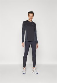 Norrøna SENJA EQUALISER LIGHTWEIGHT LONG SLEEVE - Top dugih rukava - caviar