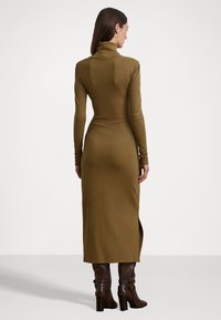 Lauren Ralph Lauren TIE-FRONT TURTLENECK DRESS - Neulemekko - honey tan