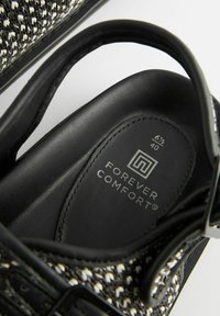 Next FOREVER COMFORT RAFFIA - REGULAR FIT - Sandalai - black white