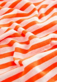 Next BLEND SOFT TOUCH - T-shirts print - fluro orange stripe