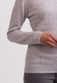 CASH-MERE CASH-MERE ROLLKRAGEN PULLOVER - Strickpullover - hellgrau