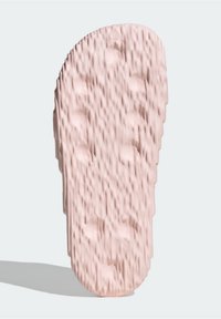 Ljusrosa gummisandal sula med ett texturerat, vågigt mönster. Har en rundad klack och konturer för grepp och komfort.