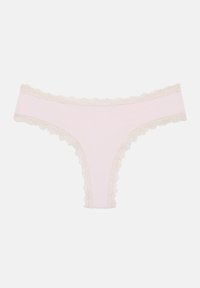 Cueca fio-dental de cor rosa claro, com um acabamento em renda ao longo da cintura e das aberturas das pernas. Textura suave, design minimalista.