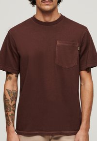 Superdry & Co CONTRAST STITCH POCKET  - T-shirts basic - washed brown