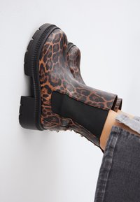 LOLA CASADEMUNT Gležnjače s platformom - leopard