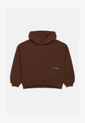 Brązowa krótka bluza z kapturem, z prążkowanymi mankietami i dolnym ściągaczem. Posiada białe logo Calvin Klein po lewej stronie. Miękka faktura materiału.