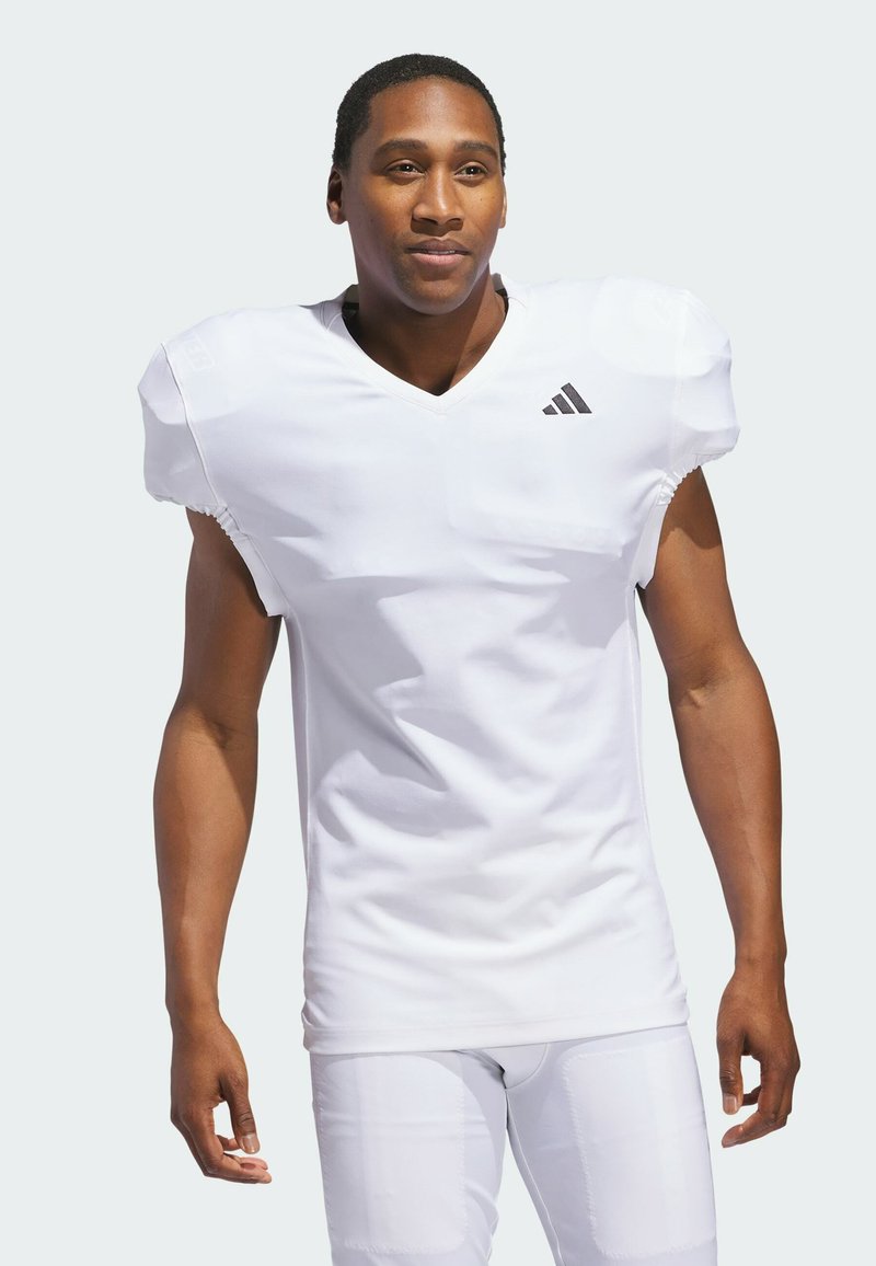 Camiseta de fútbol blanca de manga corta, con diseño de cuello en V, que presenta el logo negro de Adidas en el lado izquierdo del pecho. Textura suave.