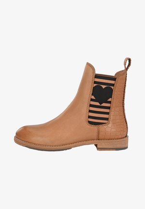 Beige Knöchelstiefel mit elastischer Seitenpartie und einem schwarzen und gestreiften Herzdesign, einem Kroko-texturierten Rücken und einem niedrigen Holzabsatz.