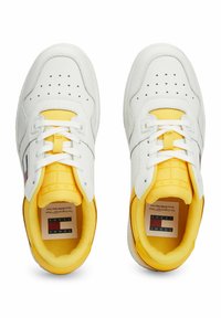 Tommy Jeans RETRO BASKET - Sneaker low - warm yellow