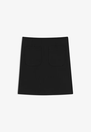 Gonna nera a linea ad A con due tasche applicate quadrate sul davanti e una fascia piatta in vita, mostrata su sfondo bianco.