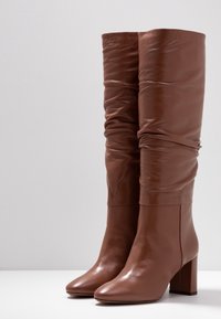 L’Autre Chose Botas - cognac