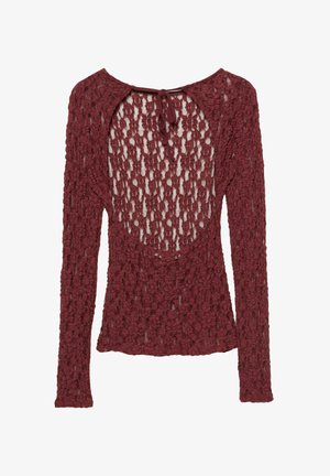 Haut bordeaux à manches longues avec un motif en maille texturée, design à dos ouvert et fermeture à nouer. Fabriqué en matériau doux et transparent.