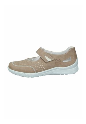 Beige Wildlederschuh mit perforiertem Design, weißer Naht, verstellbarem Klettverschluss und flexibler weißer Gummisohle. Runde Schuhspitze.