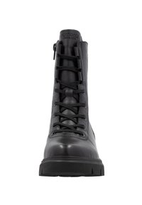 Botte de combat en cuir noir avec semelle épaisse, lacets à l'avant, fermeture éclair sur le côté, et « remonte Since 1875 » embossé sur la languette.