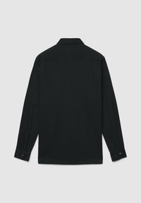 Schwarzes Langarmhemd mit einem Kragen, glatter Textur, geknöpften Manschetten und schlichtem Rücken. Keine sichtbaren Muster oder Verzierungen.